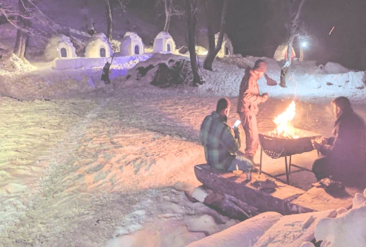 The igloo became a center of attraction at an altitude of nine thousand feet