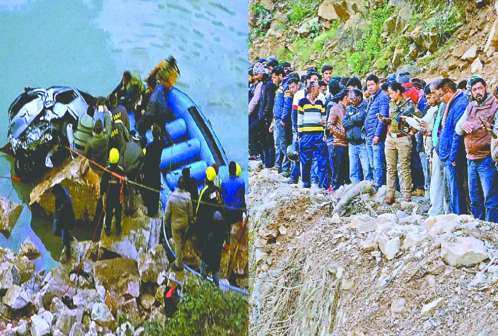Dead Body Rescue from alaknanda river lake after car falls on Badrinath highway  photos
