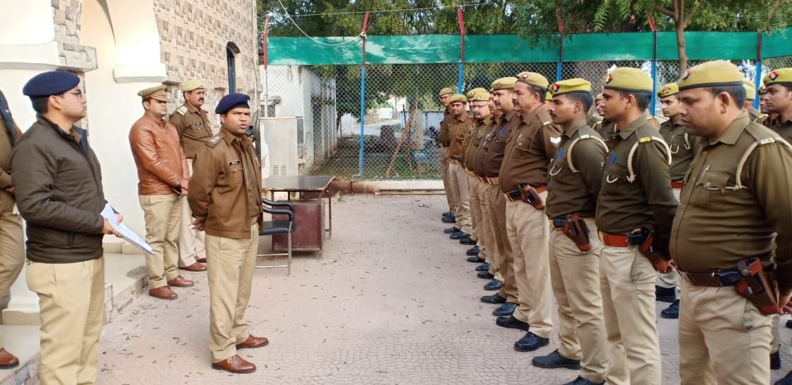 60 beat soldiers of Sadar Kotwali armed with pistol