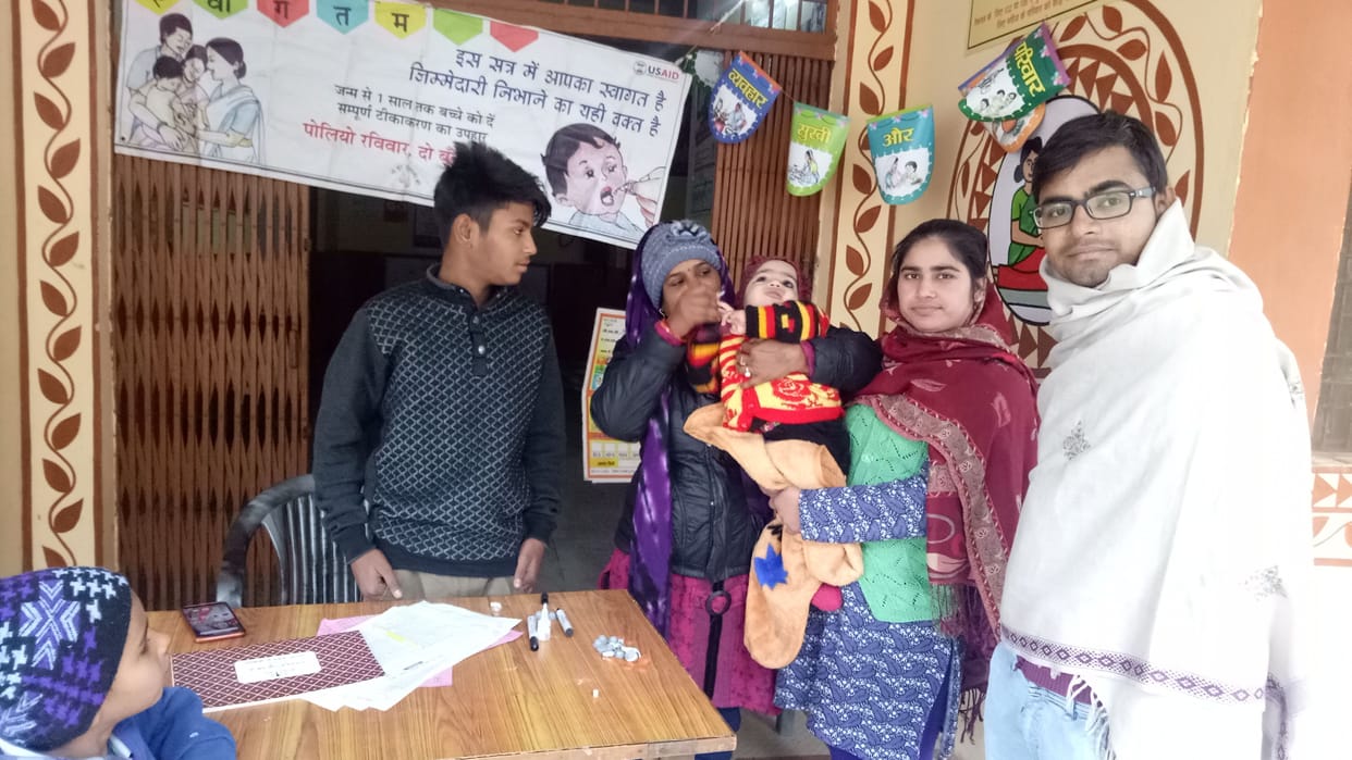 polio drop given to children