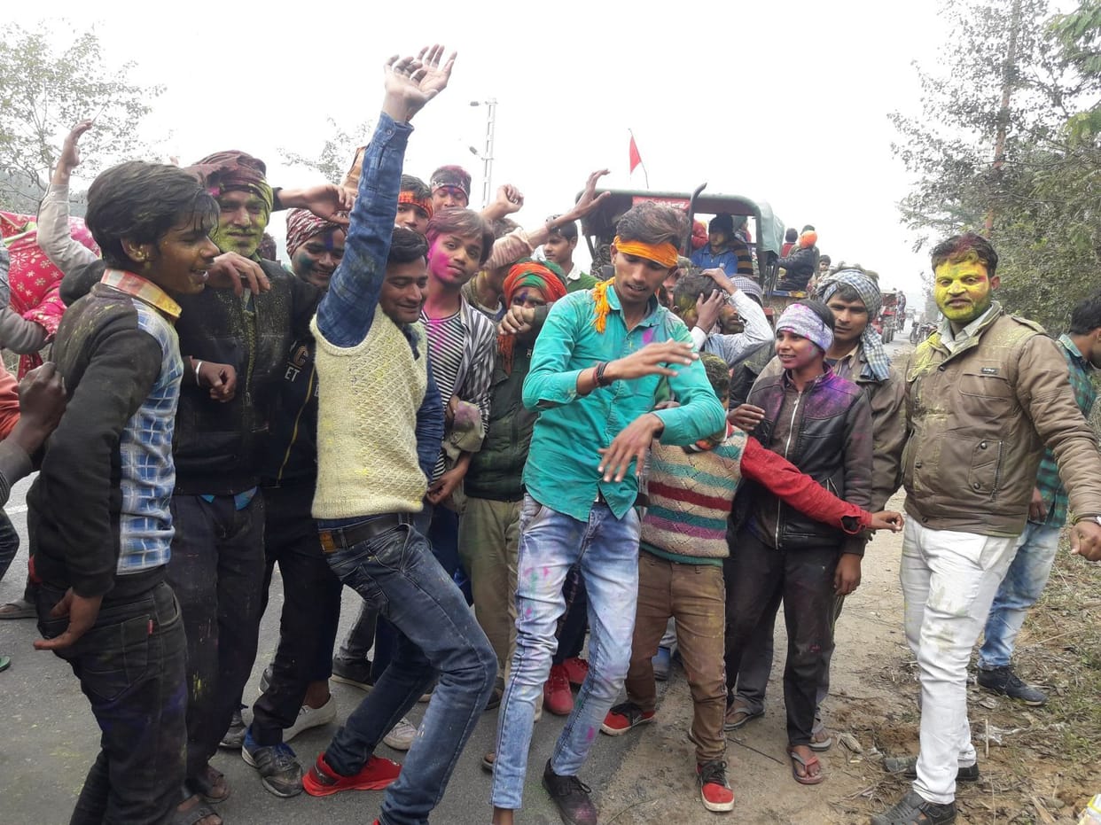 Devotees visit Bhajans during immersion journey