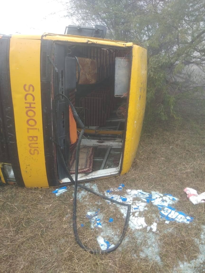 School bus overturned, 22 students pulled out after breaking glass, fatehabad