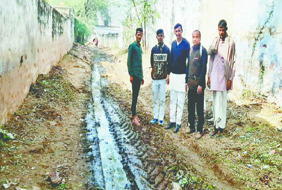 Water Crisis in Radha Rani Near Village Rankoli Rang Devi Sakhi Mathura   Barsana
