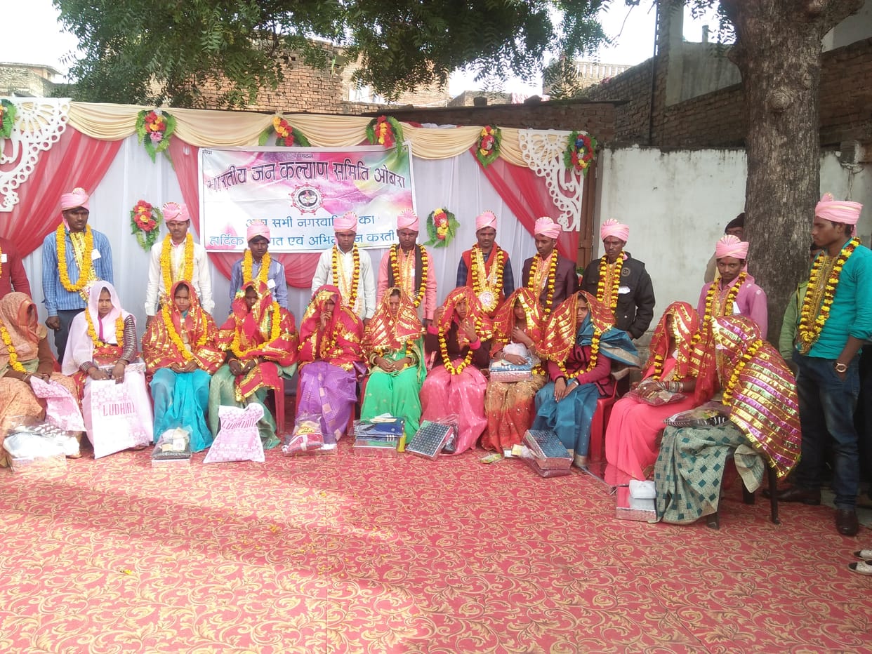11 poor girls get married between the rites