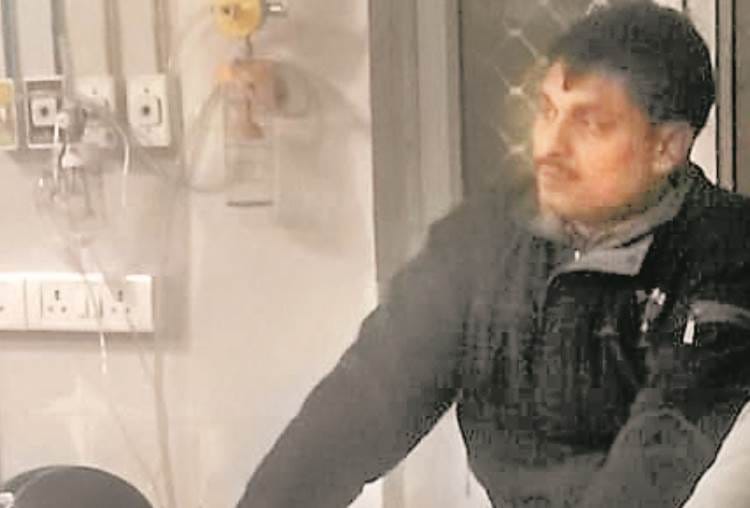 goons shot a shopkeeper and looted money in lucknow