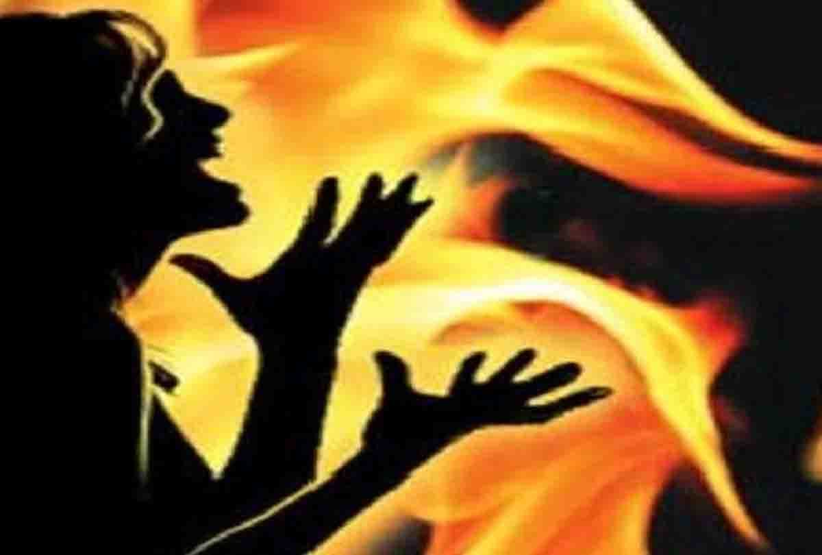 lover refused to marry, the girl had set herself on fire