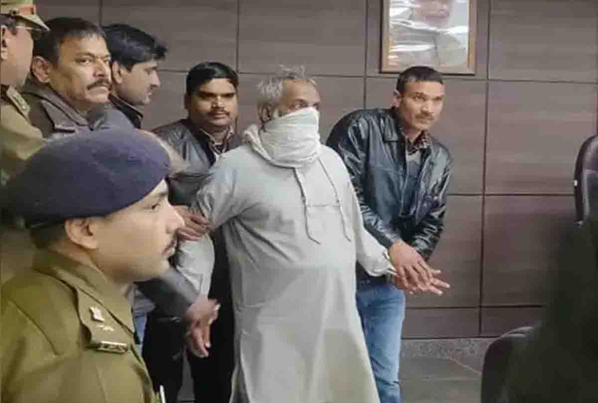 Terrorist jalees ansari partner Qyum is trying to escape abroad, alert on airport