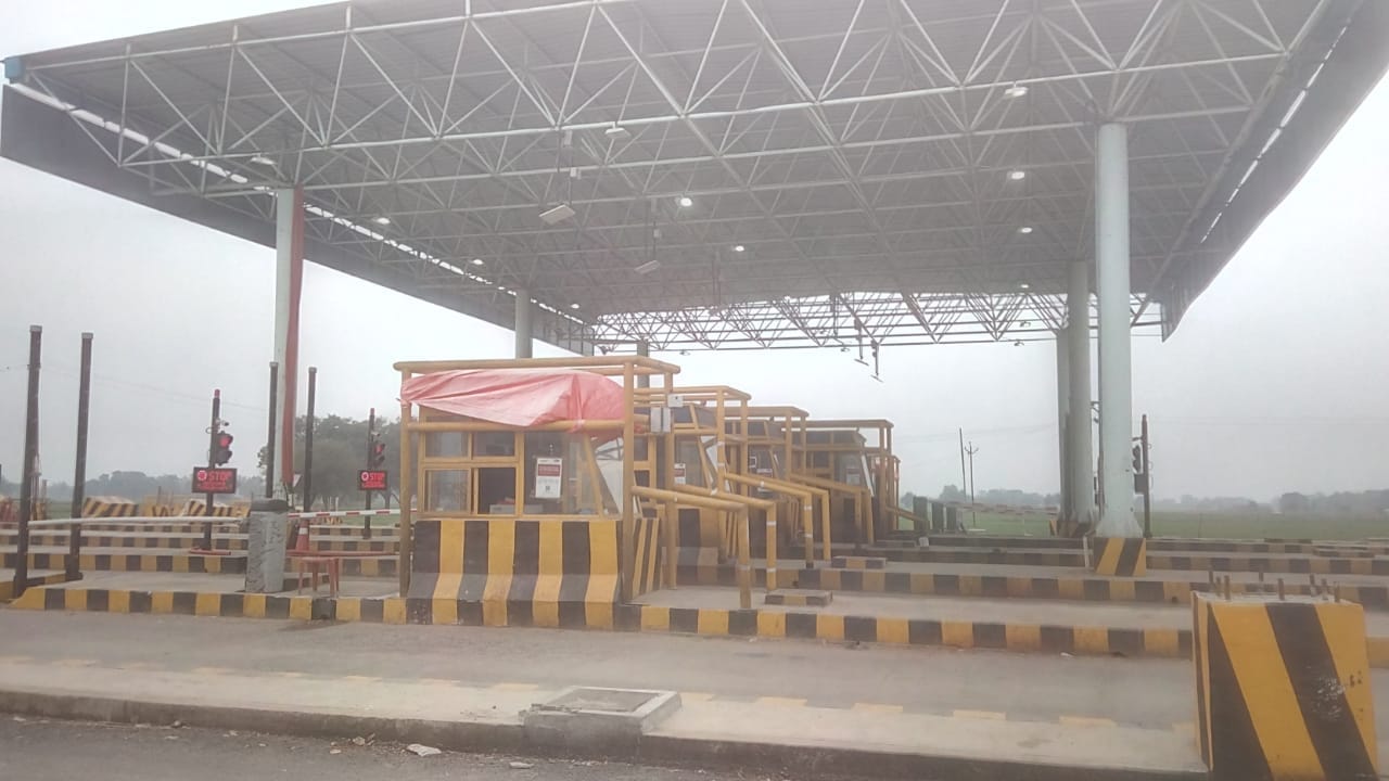 Attack on BJP returning from CM's meeting, bus broken