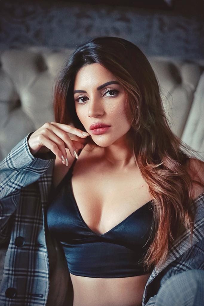Shama Sikander glamorous photos goes viral on social media