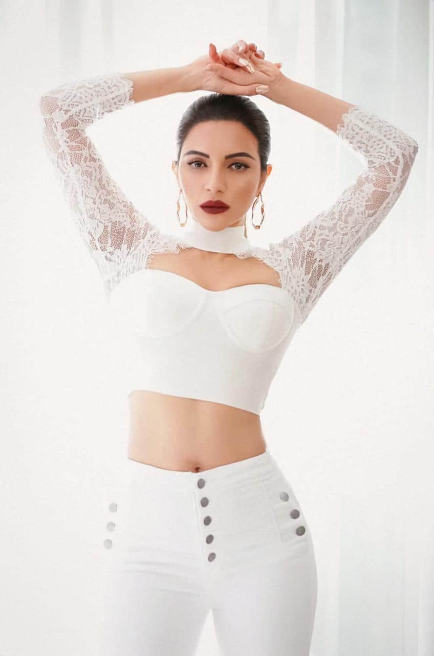 Shama Sikander glamorous photos goes viral on social media