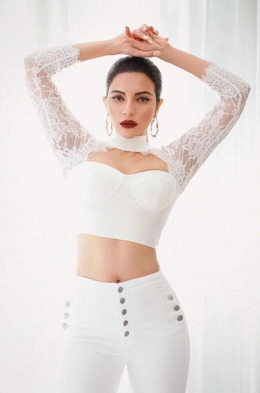 Shama Sikander glamorous photos goes viral on social media