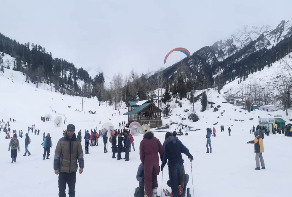 Manali buzzes with tourist, crowds thronged in Solang Nala