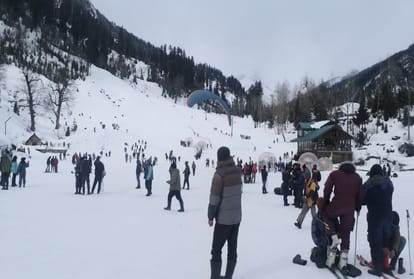 Snowfall in Rohtang, cloud cover in Shimla, cold wave increases as mercury falls