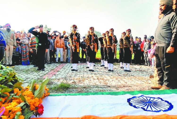 Indian Army Soldier Baljinder Singh Funeral at Village