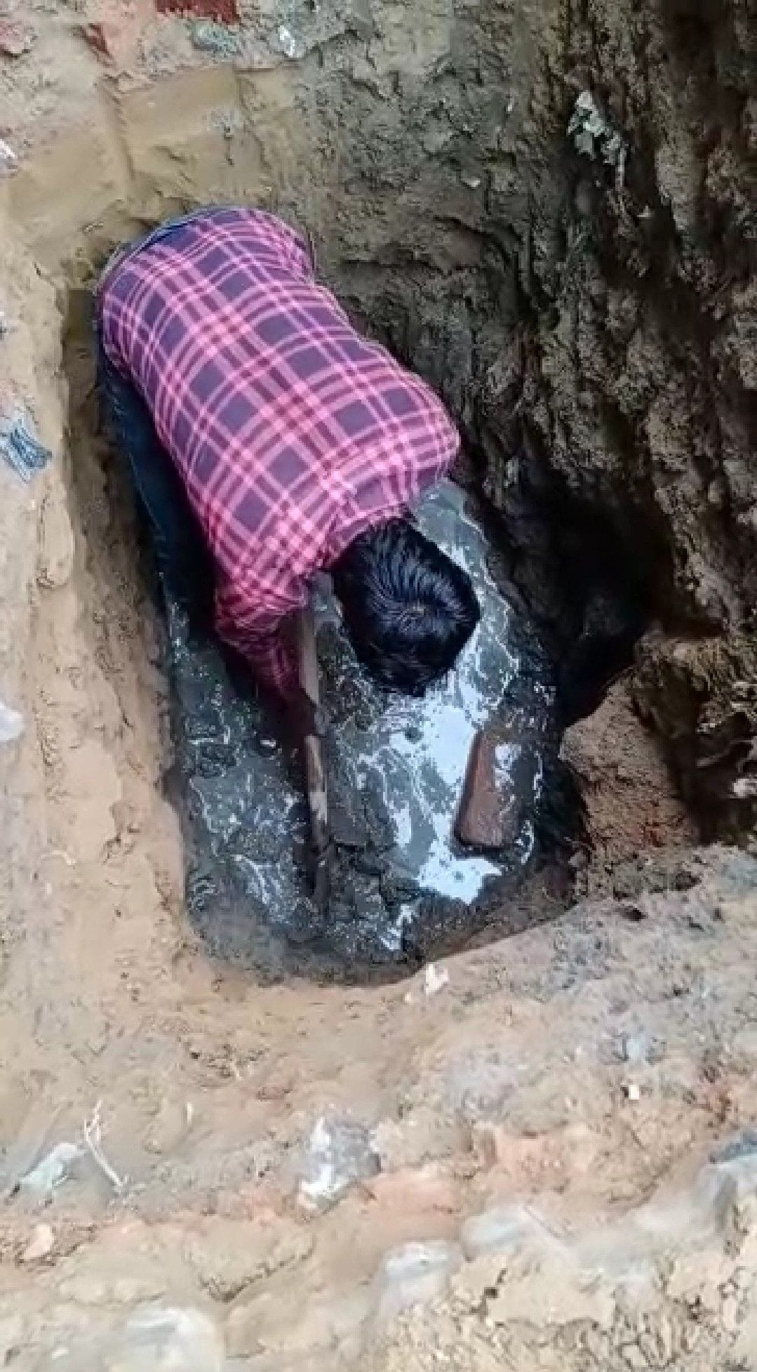 stalled main sewer line will be cleaned with one croere rupees