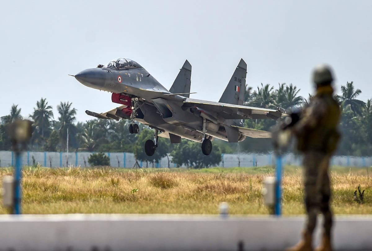 Sukhoi 30 MKI fighter aircraft squadron Induction at Thanjavur air base, See Pictures