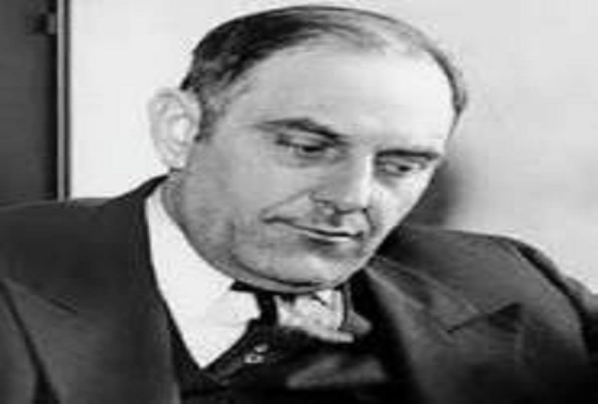 Victor Lustig a highly skilled con artist who Sold the Eiffel Tower Twice