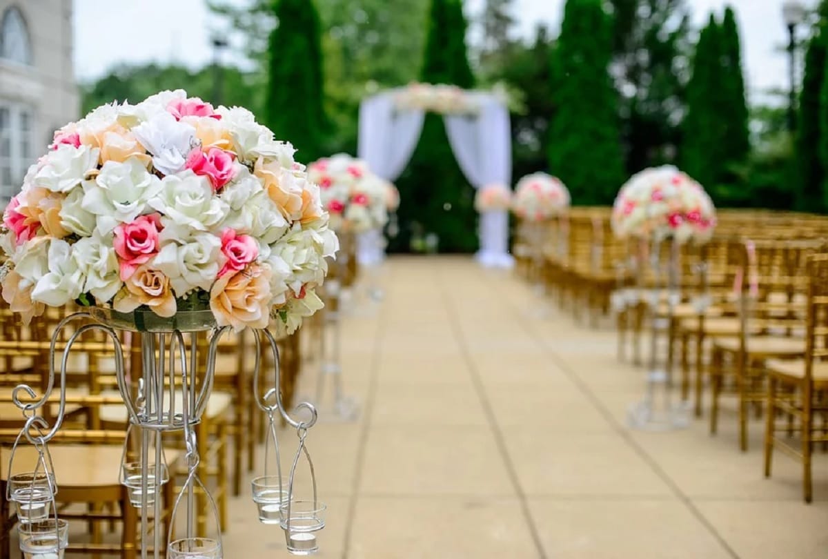 Bride charges entrance fee from guests for her wedding expenses in US