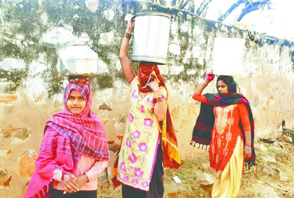 Water Crisis in Radha Rani Near Village Rankoli Rang Devi Sakhi Mathura   Barsana