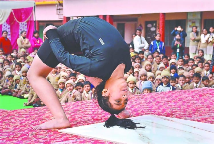 11 साल की रिया ने बनाया वर्ल्ड रिकॉर्ड, एक मिनट के अंदर 21 बार किया