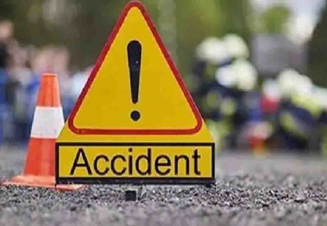 road accident in farrukhabad up, one died and one injured