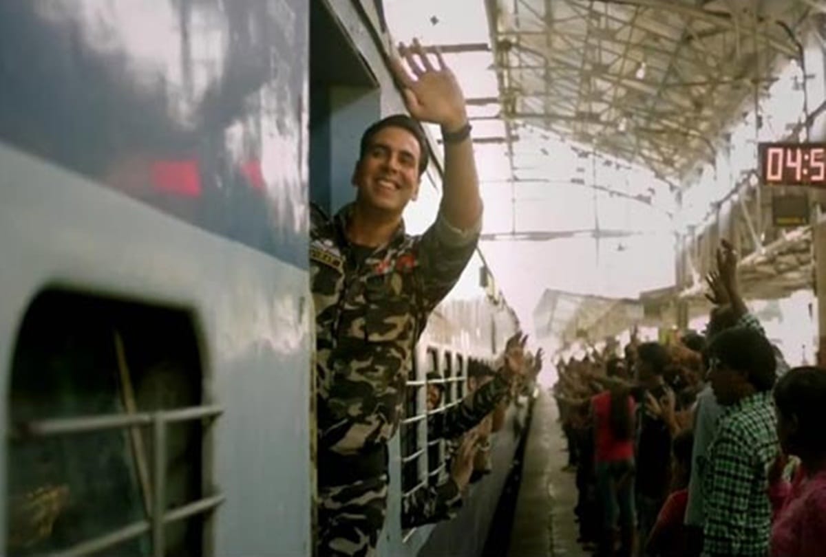 akshay kumar salute to cisf for dedication to airport and metro stations duty