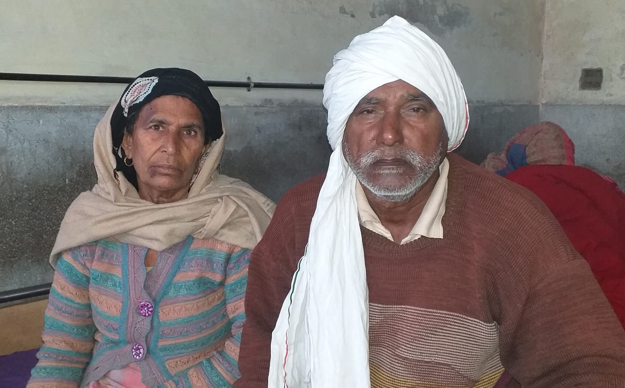 shopkeeper, rupee, injured