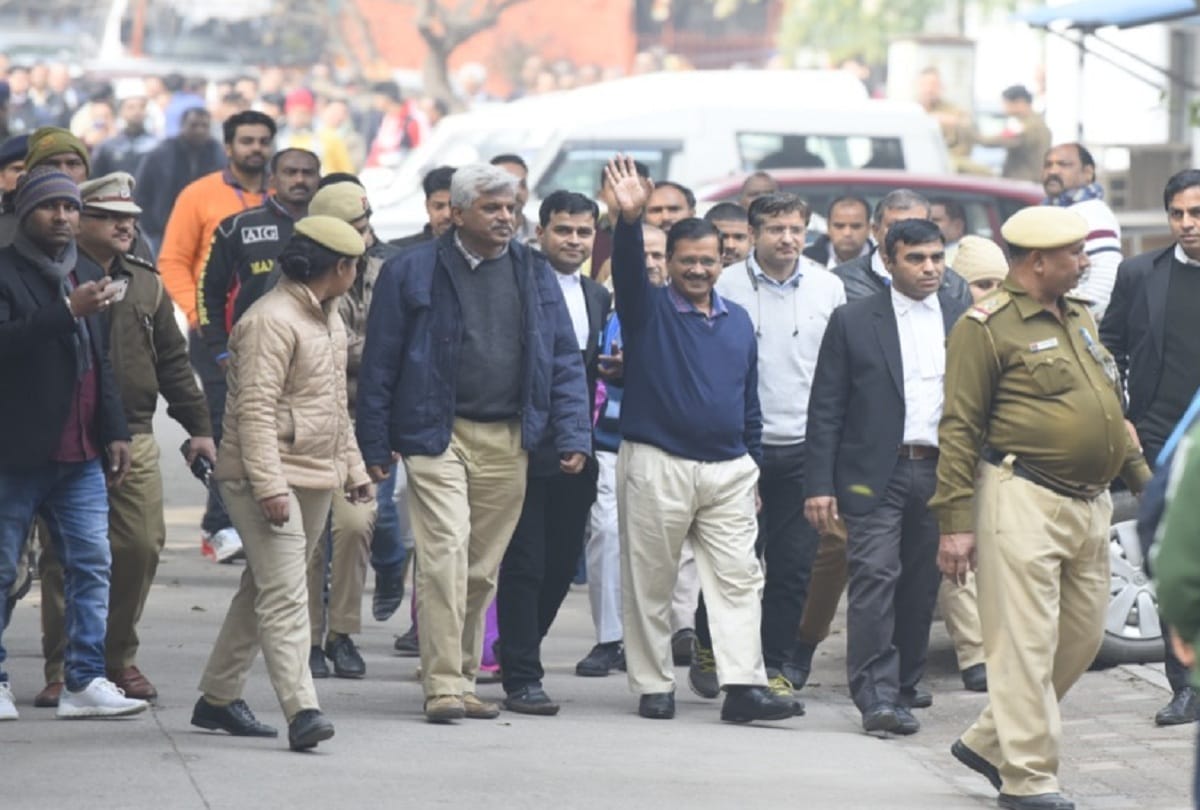 11 people deprived of filing nomination have blamed on Kejriwal