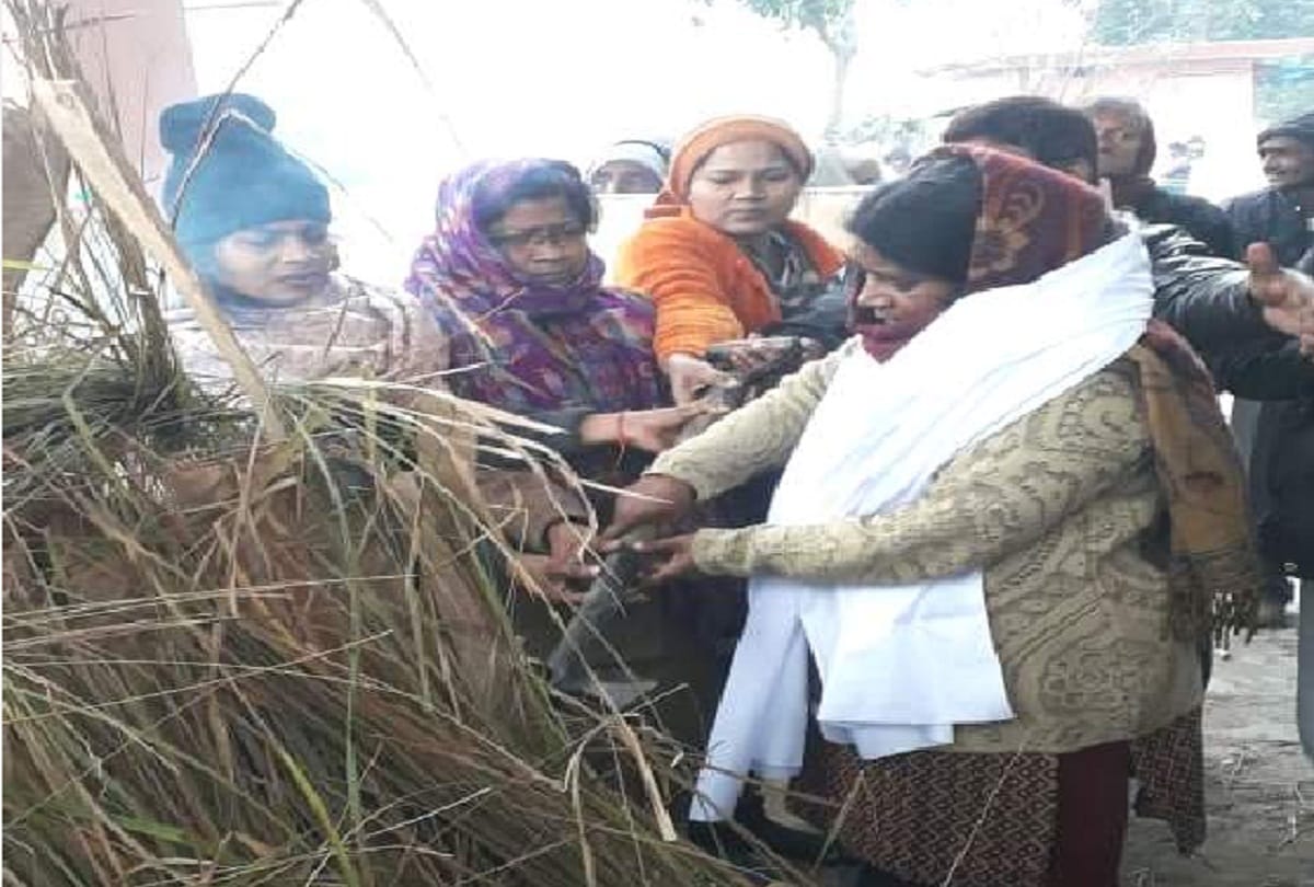 Daughters gave shoulder to father Bier in rampur