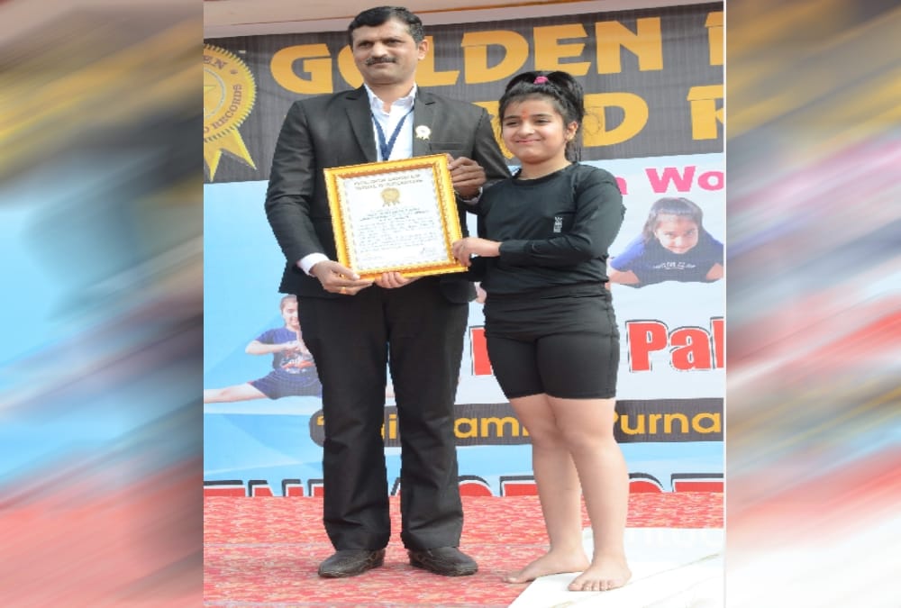 Uttarakhand girl set name in Golden Book of World Record by doing Niralamba Chakrasana