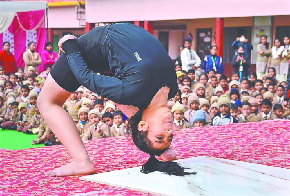 Uttarakhand girl set name in Golden Book of World Record by doing Niralamba Chakrasana