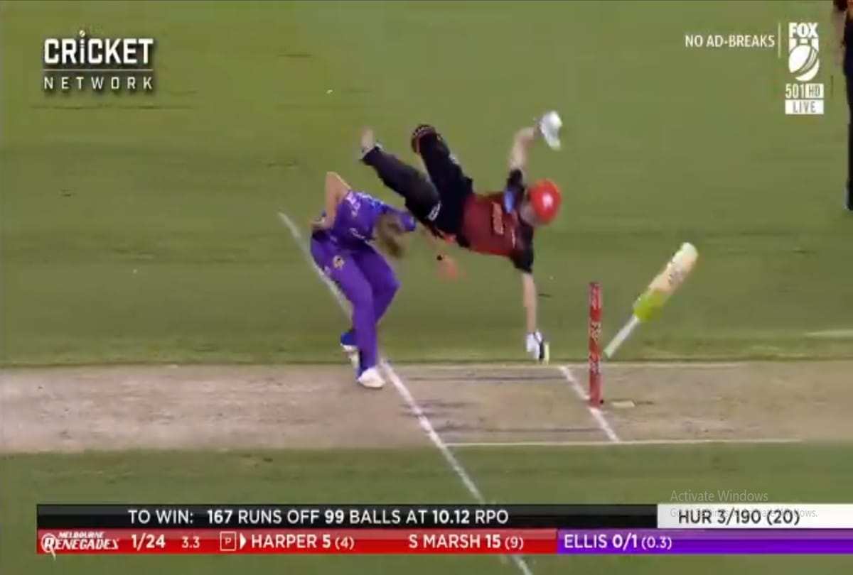 Renegades vs Hurricanes: Sam Harper and Nathan Ellis involved in frightful collision in Big Bash
