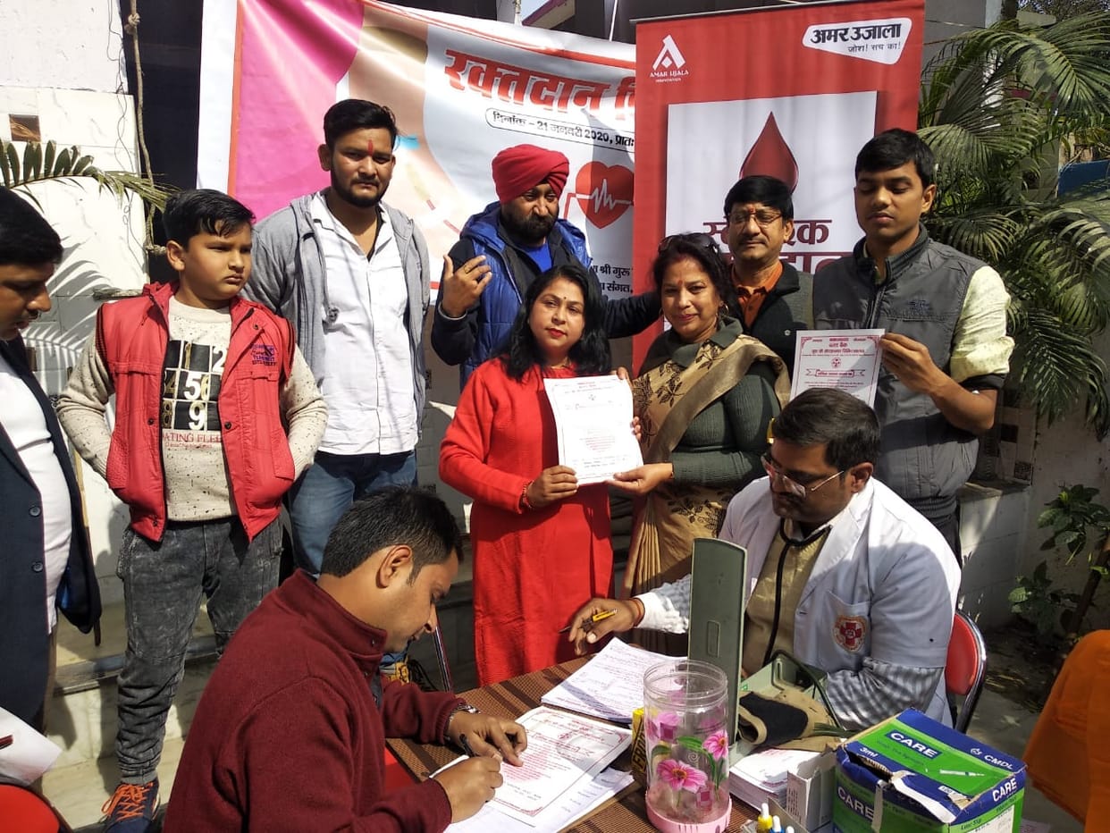 blood donation camp orgnesed in jatashankar gurudwara gorakhpur