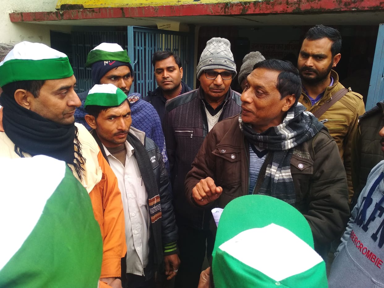 taala daalane pahunche kisaan yooniyan kaaryakartaon ko pulis ne roka