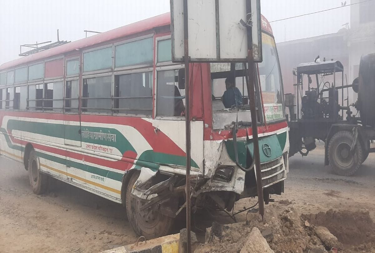 Roadways bus collided with dividers on NH-2 in firozabad