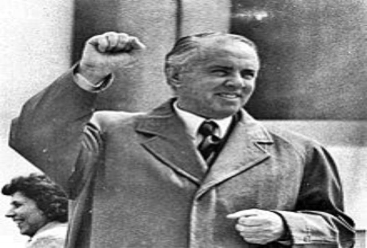 albania dictator enver hoxha who built 13 thousand bunkers in his country