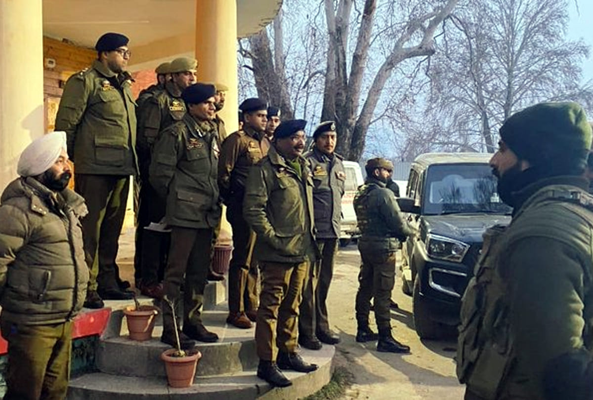 DGP Dilbag Singh tours parts of Srinagar gave complement to Police for busting Jaish terror module