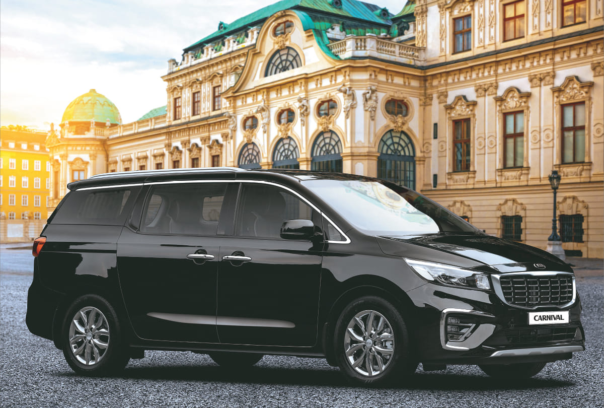 Kia Motors is offering discount on its MPV Kia Carnival for the first time, offer low EMI with discounts of up to two lakh rupees
