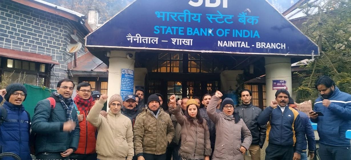 Slogans, demonstrations of bank personnel in Nainital