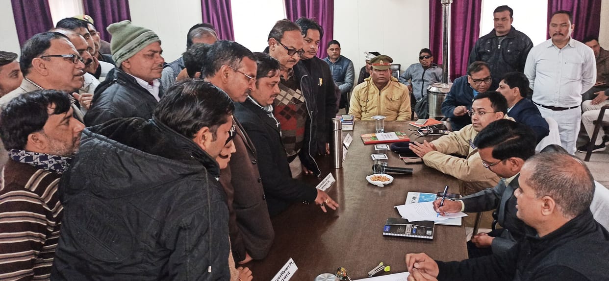 Stamp sellers fill the invoice after risking their lives, seeking solutions