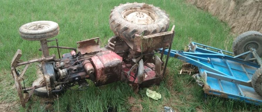 farmer died in into overturn tractor trauli
