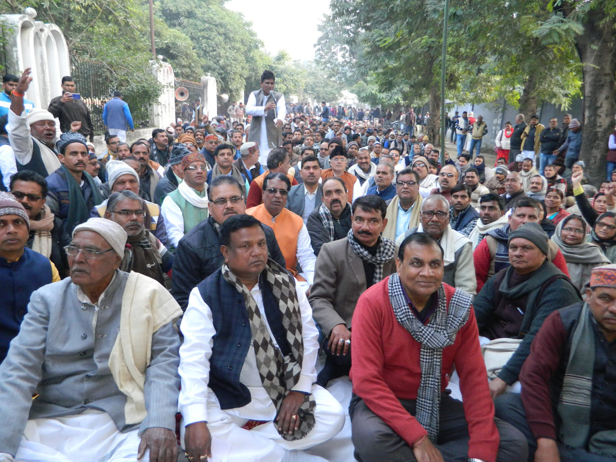 Teachers took out a procession, locked the schools