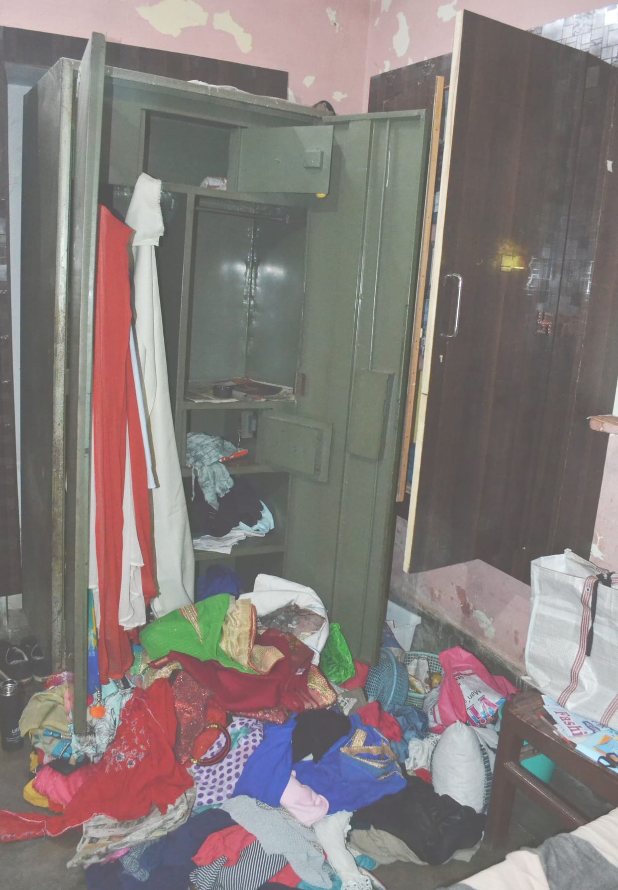 chori in closed house