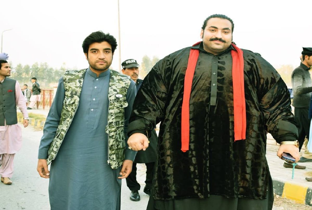444 Kg Pakistani Hulk Arbab Khizer Hayat is looking for love whose weight should at least 100 kg