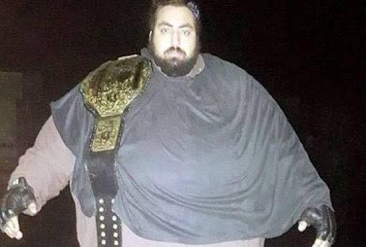 444 Kg Pakistani Hulk Arbab Khizer Hayat is looking for love whose weight should at least 100 kg