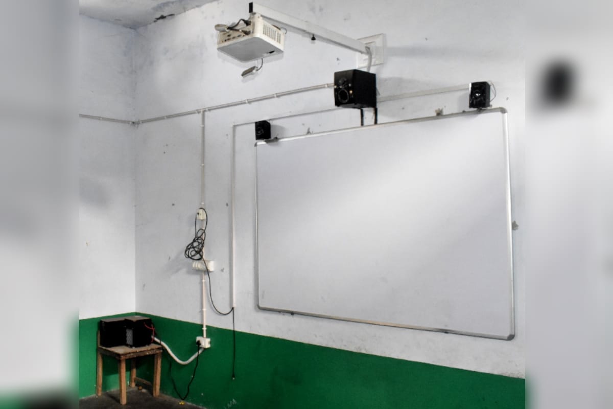 Education truth, Projectors worth five crore got waste in government schools in Meerut