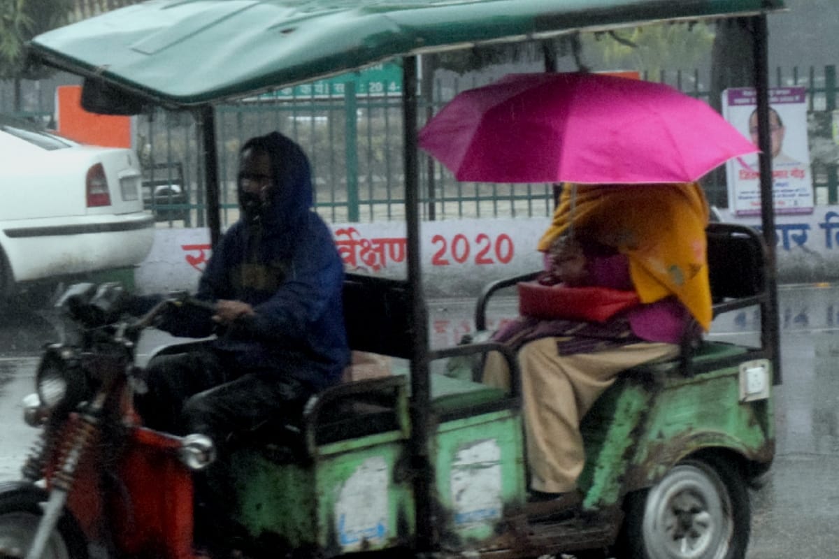 Weather update: Rain and freezing waves in western UP, Chance of rain tomorrow