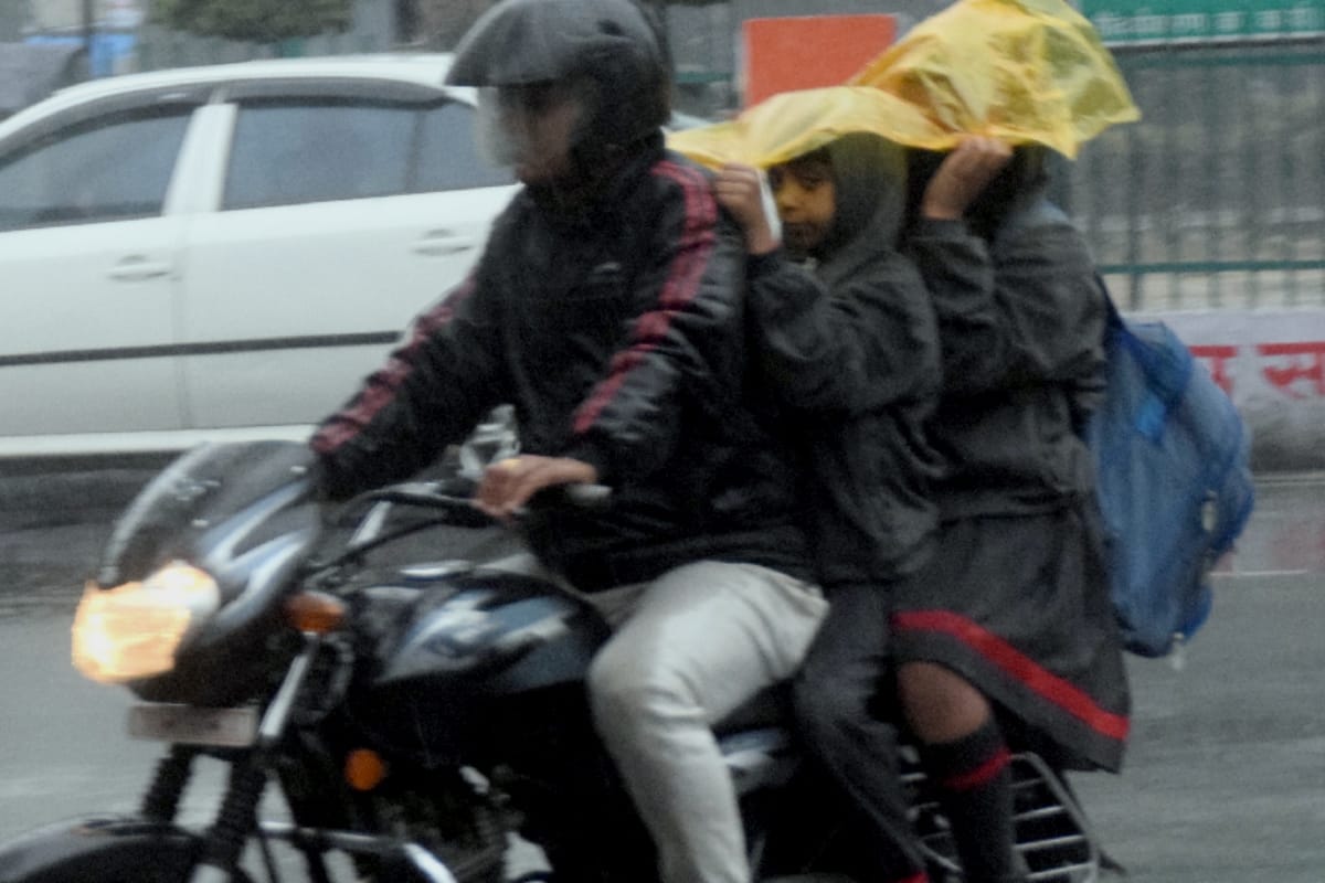 Weather update: Rain and freezing waves in western UP, Chance of rain tomorrow