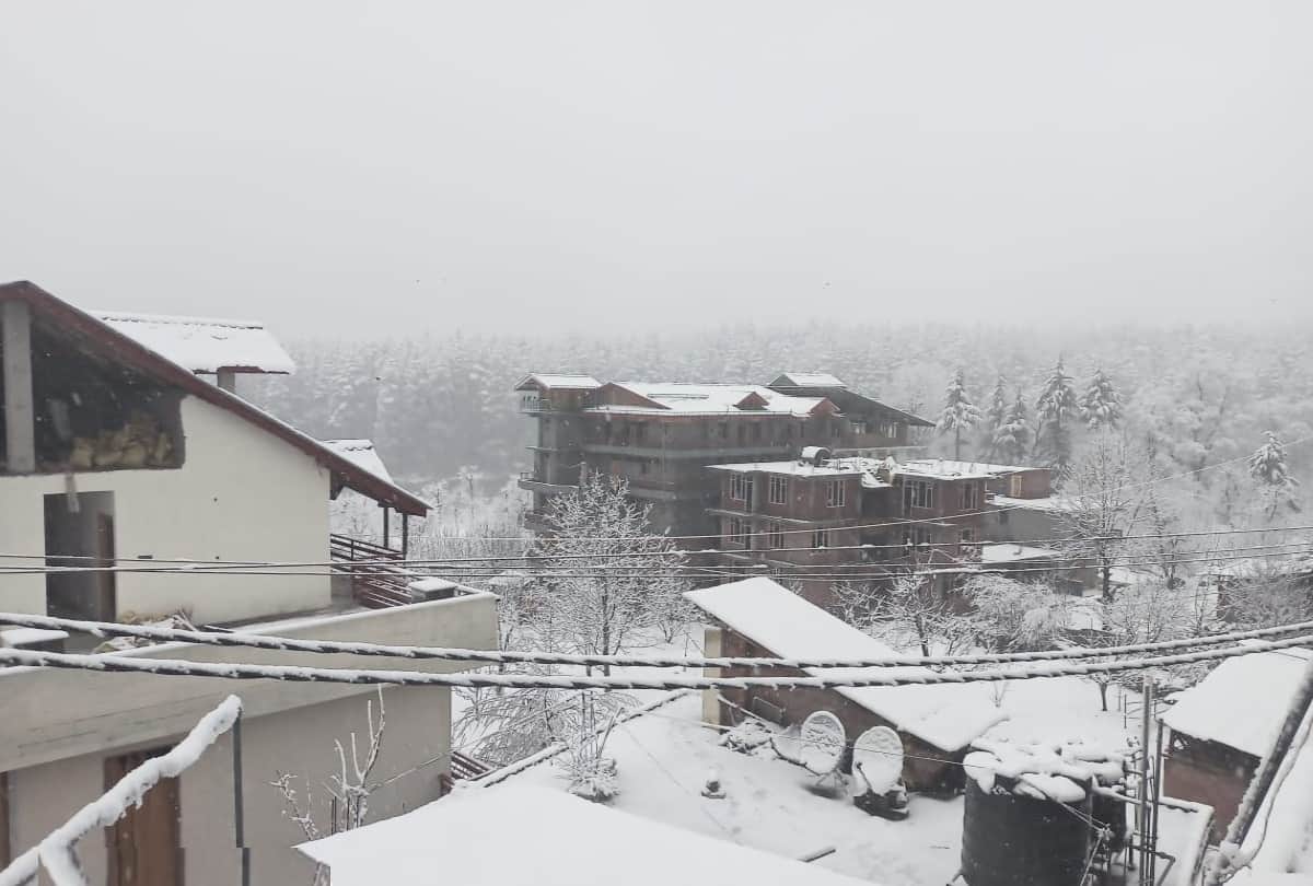 Heavy snowfall again in Himachal, roads blocked, flights canceled, woes increased