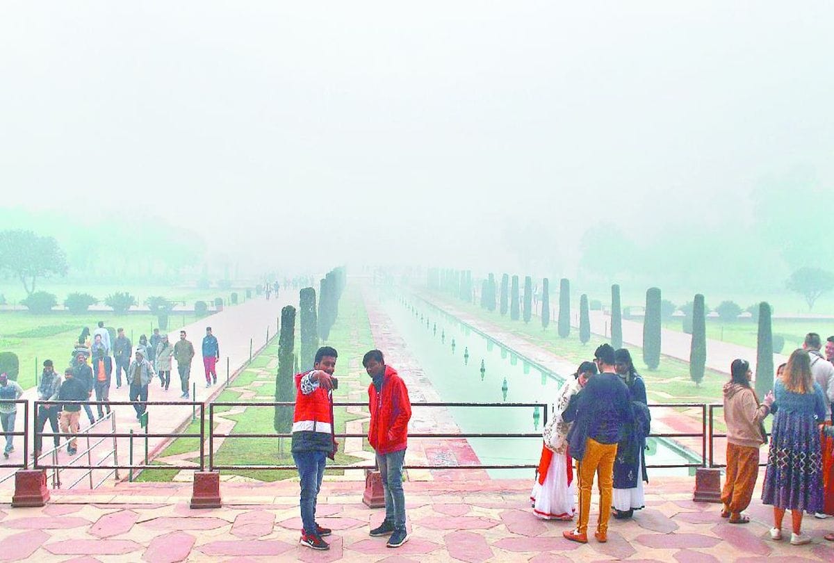 number of tourists dropped due to cold at Taj Mahal